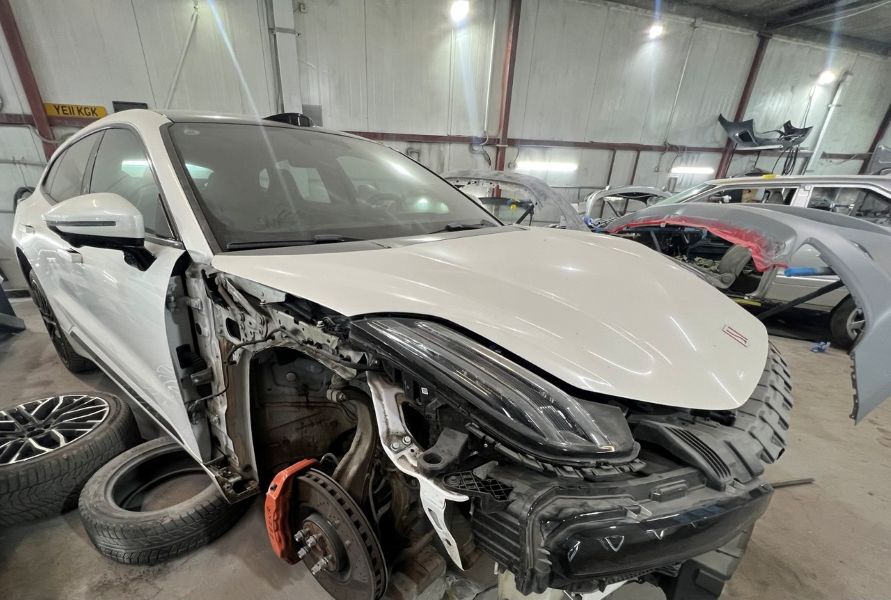 Кузовной ремонт по страховке Zeekr 001 — Hyundai Tucson, Ford Focus, BMW X1. Восстанавливаем любые марки.