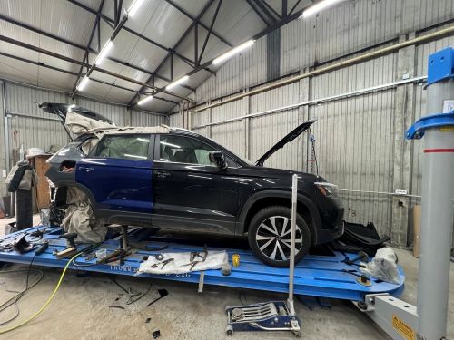 Восстановление авто из США GMC Terrain — точная ремонт лонжеронов, двери, крыла, замена телевизора.