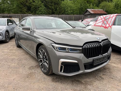 Ремонт кузова автомобиля BMW 7 G12 ( G11) — даже при серьёзных повреждениях. Не бит — не крашен после нашего ремонта.